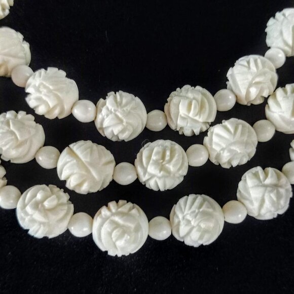 Vintage Hand-Carved Cream Flower Bead Necklace - Picture 2 of 5